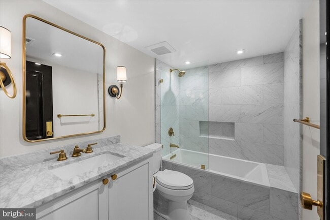 Building Photo - 1524 Swann St NW