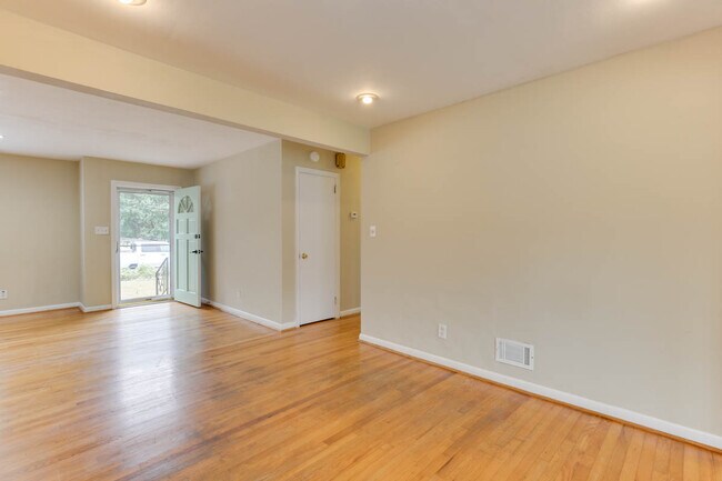 Building Photo - 1701 Meredith Rd