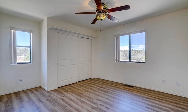 Building Photo - 1230 W Kelly Dr