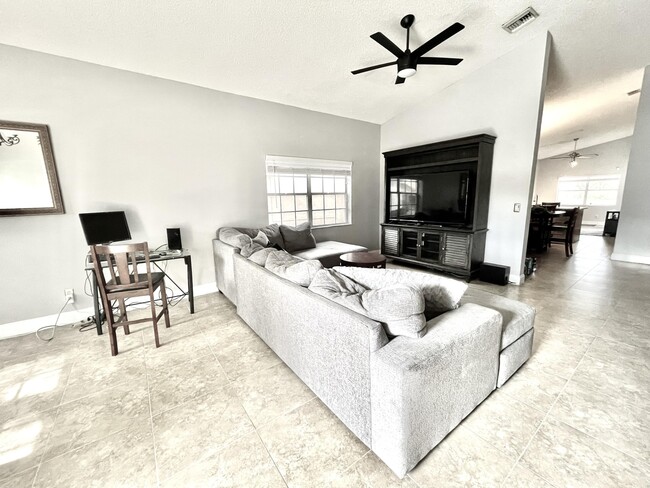 Building Photo - 6373 Lansdowne Cir