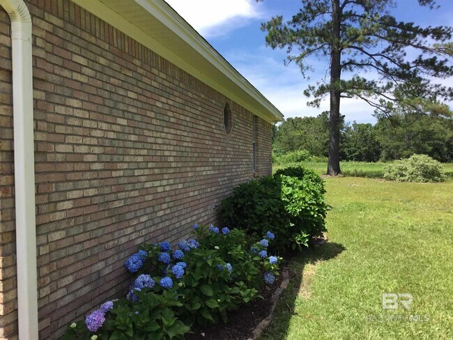 Building Photo - 19890 Quail Cir