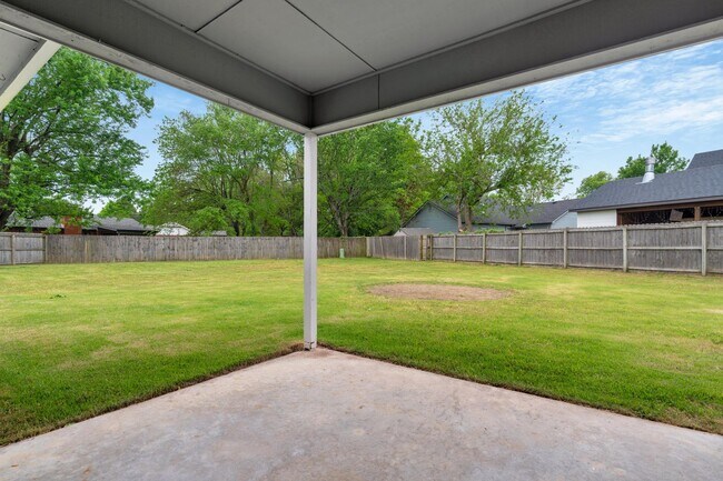 Building Photo - Beatifully Updated East Fay Home! Must See!