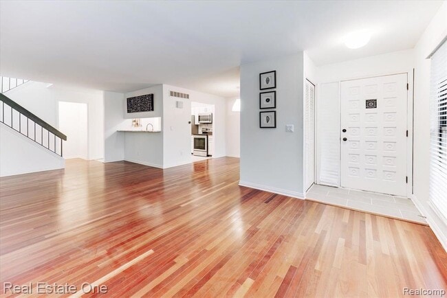 Building Photo - 1631 S Hill Blvd