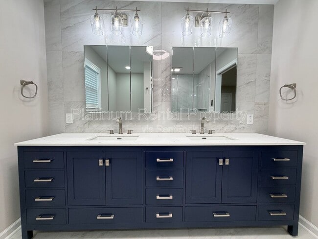 Building Photo - 1900 Selwyn Dr