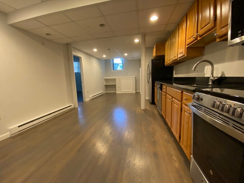 Building Photo - 77 Park Dr