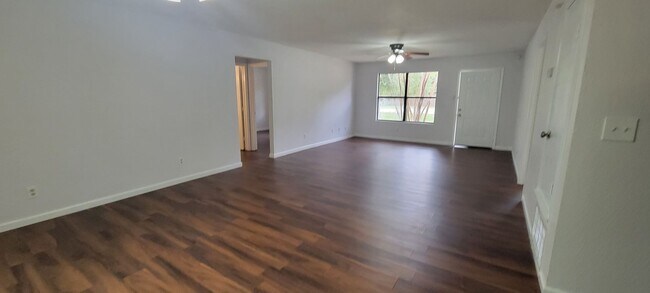 Building Photo - FRESHLY REDONE in 2023 - New floors, fresh...