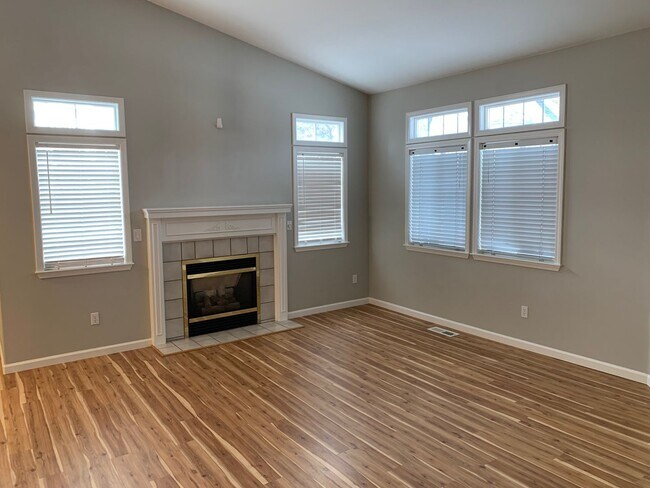Building Photo - Beautiful  3-bedroom, 2-bath single-level home