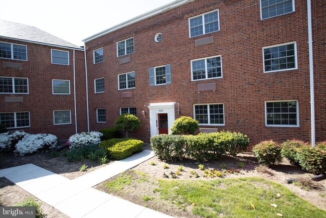 Building Photo - 1612 W Abingdon Dr