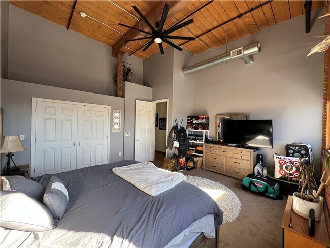 Building Photo - 1117 Douglas Ave