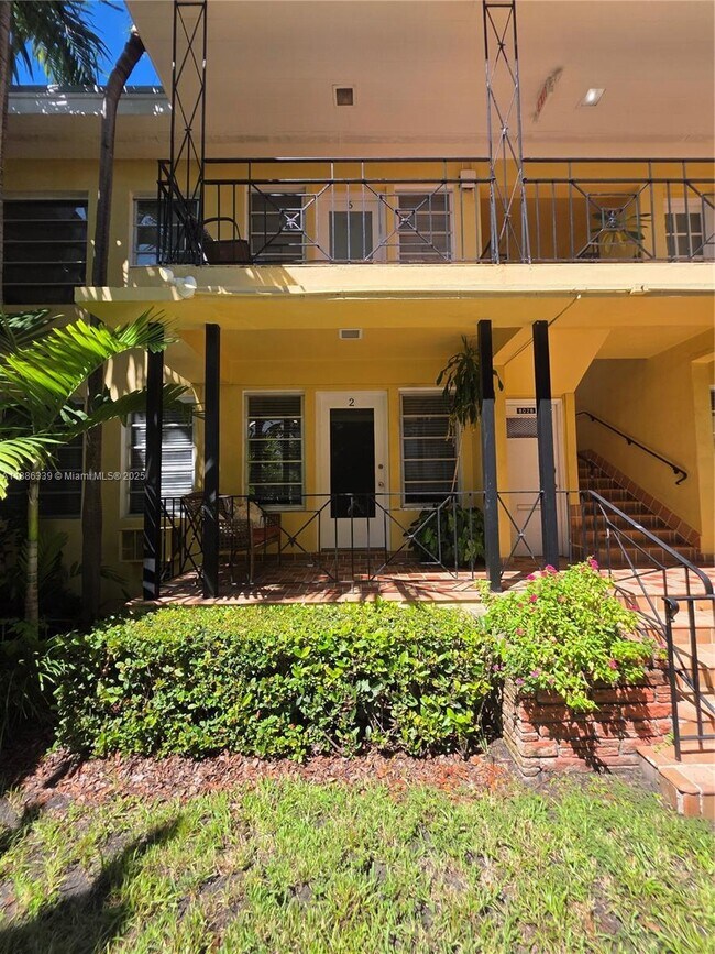 Building Photo - 8024 Harding Ave