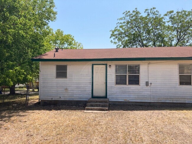 Primary Photo - 2134 Circle Dr