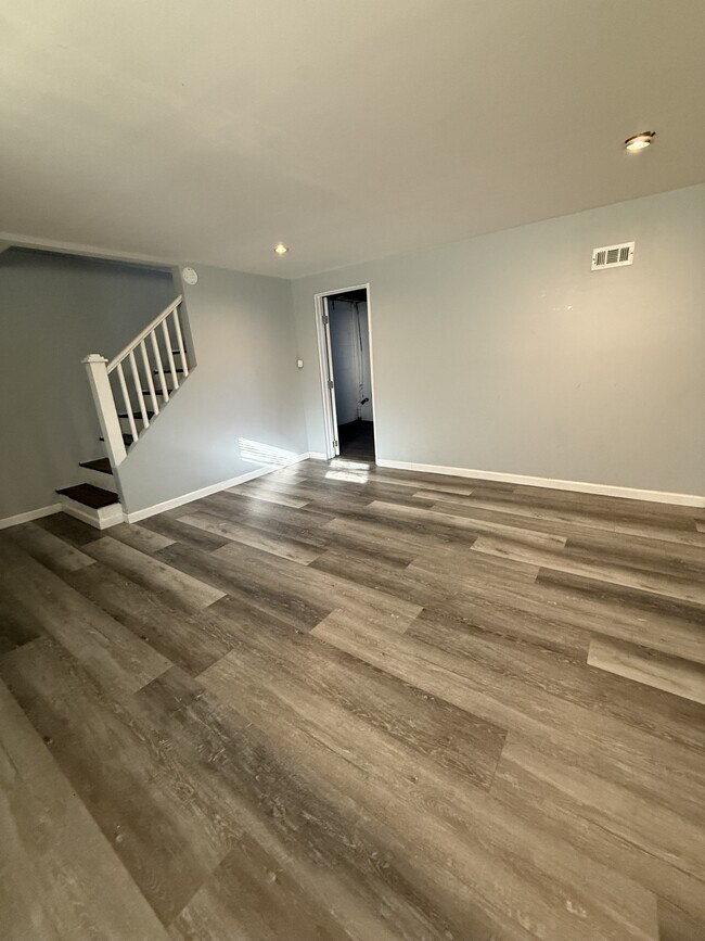 Building Photo - 613 S Beechfield Ave
