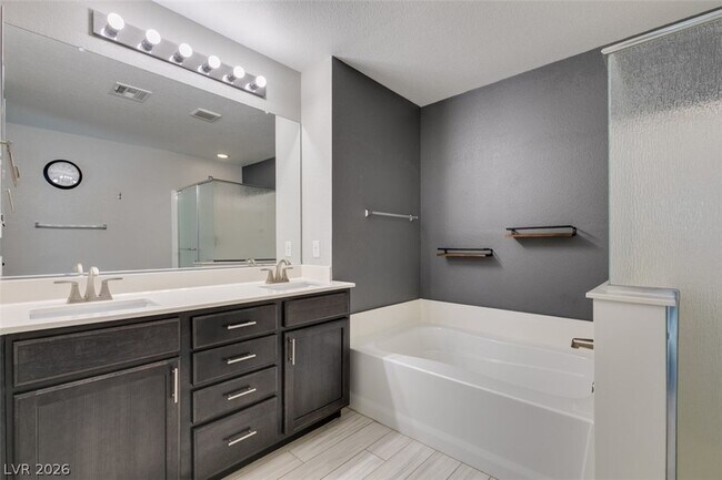 Building Photo - 3009 Camino Sereno Ave