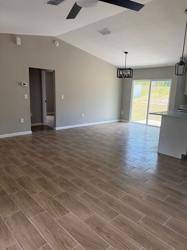 Building Photo - 277 Oak Ln Cir