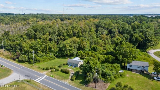 Building Photo - 2810 Oaks Rd