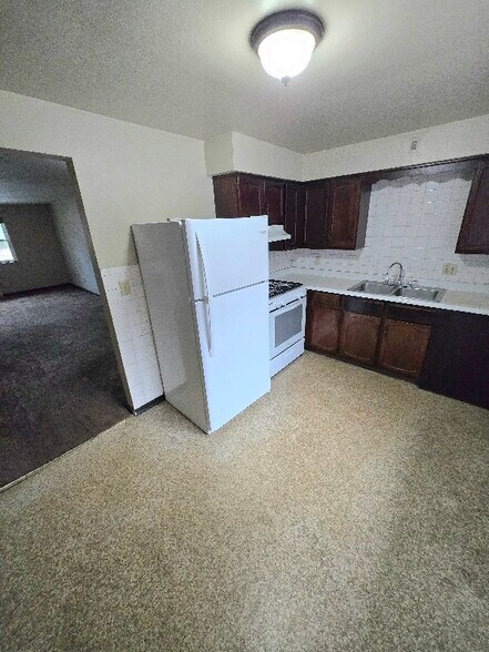 Building Photo - 8260 Southern Blvd