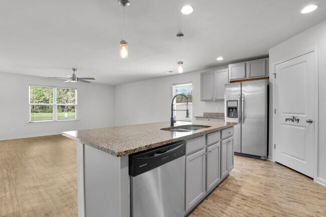 Building Photo - Bright & Spacious 4-Bedroom Home in Savannah’s Godley Park