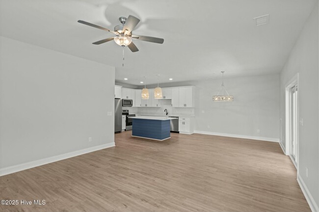 Building Photo - 400 Lighthouse Ln