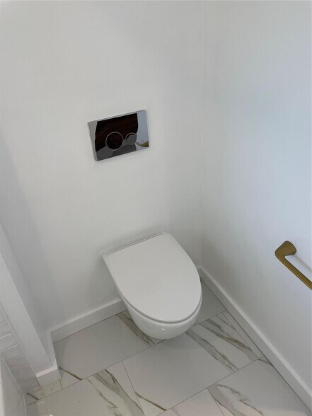 Building Photo - 2826 Amelia Rd