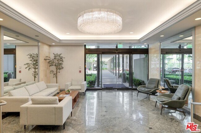 Building Photo - 2170 W Century Dr