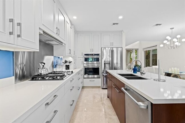 Building Photo - 122 NE 16th Terrace