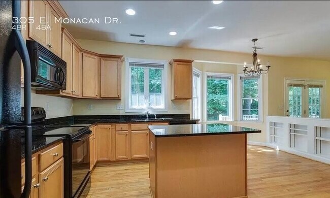 Building Photo - 305 E Monacan Dr