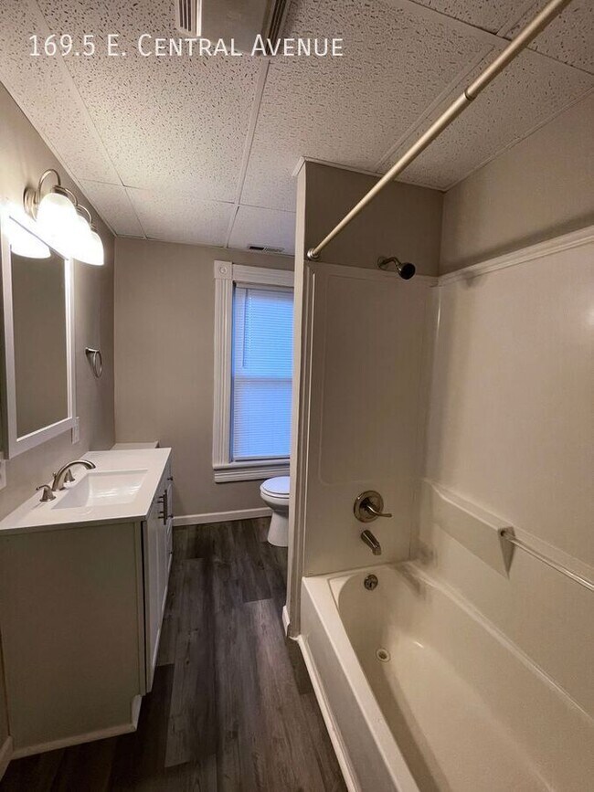 Building Photo - 169.5 E Central Ave