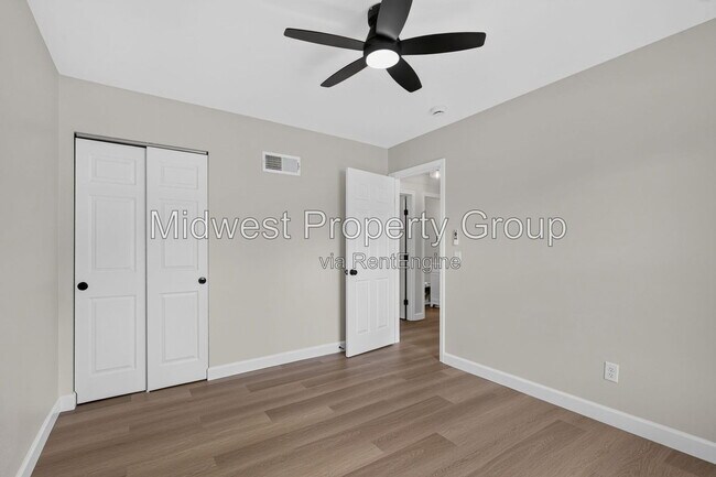 Building Photo - 13 S Perry Cir