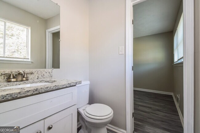 Building Photo - 955 King James Dr