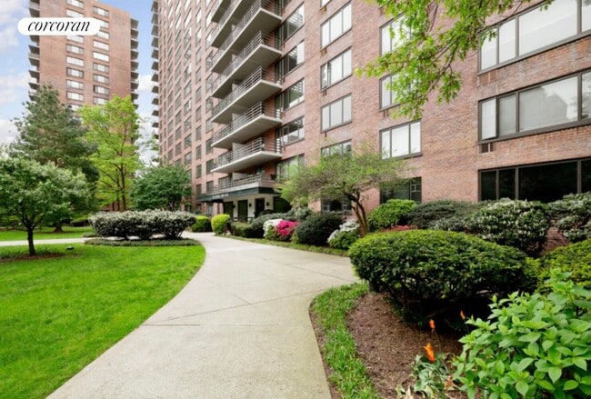Building Photo - 392 Central Prk W