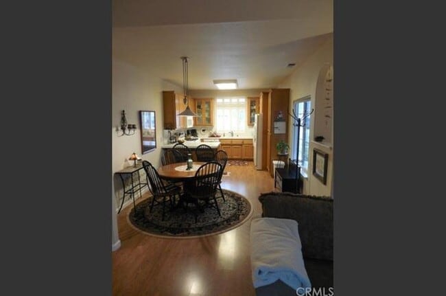 Building Photo - Cute, Charming, Well Maintained and Central Location!