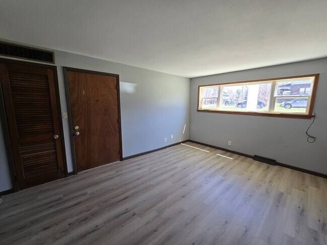 Building Photo - 804 W Mullan Ave