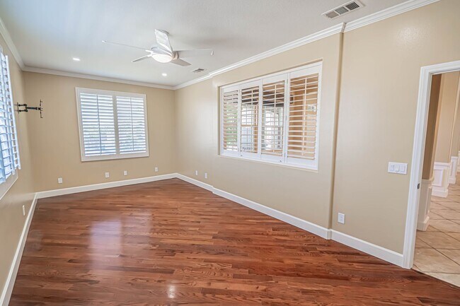 Building Photo - Single Story Pool Home for Rent in Palmdale.