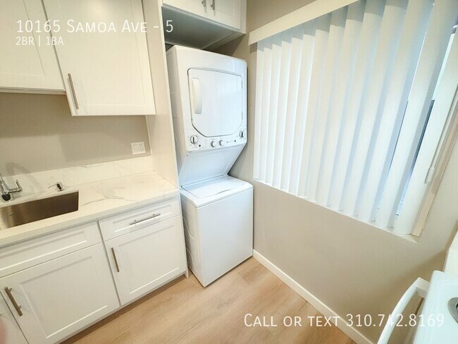 Building Photo - 10165 Samoa Ave