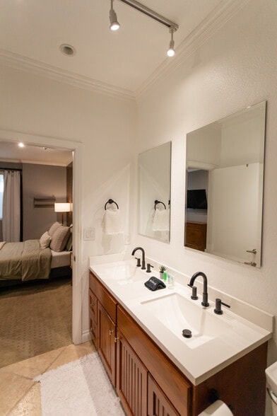 Building Photo - 3217 Columbia St