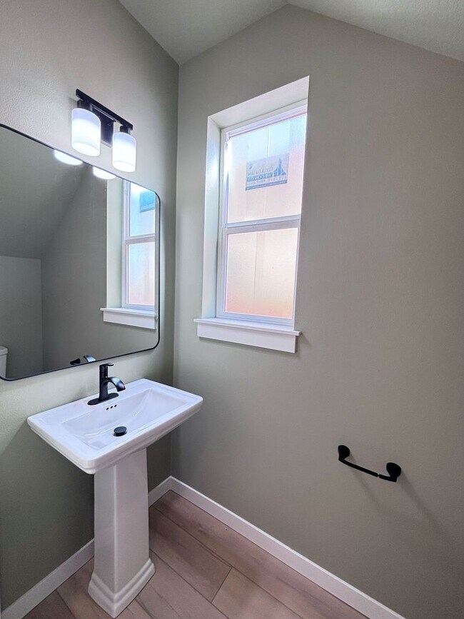 Building Photo - 3 Bedroom, 2.5 Bathroom New Build Available Now!