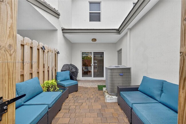 Building Photo - 26437 SW 149th Ave