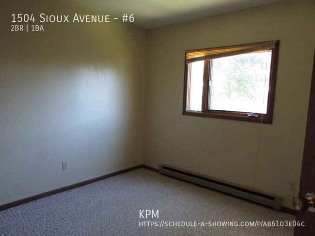 Building Photo - 1504 Sioux Ave