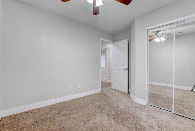 Building Photo - 6469 Abbey Door Ct