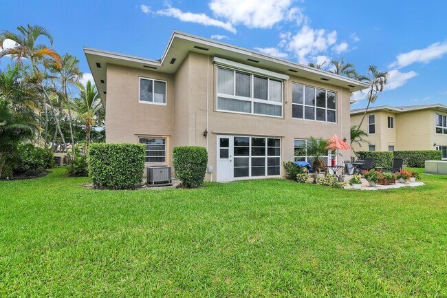 Building Photo - 5910 Via Delray Blvd