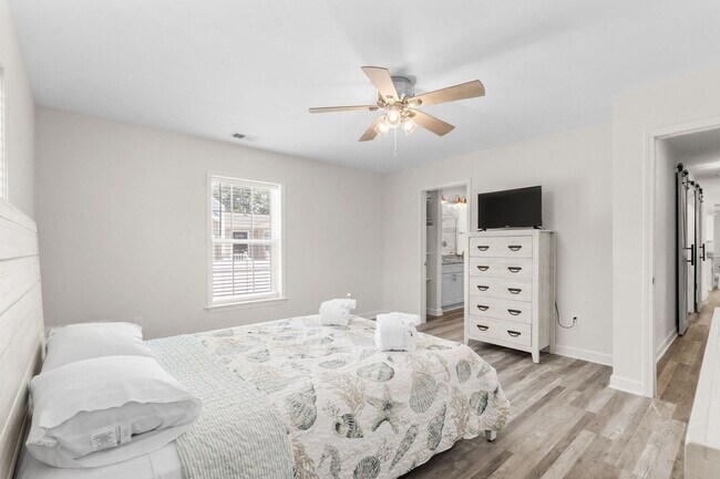 Building Photo - 433 Belle Dr