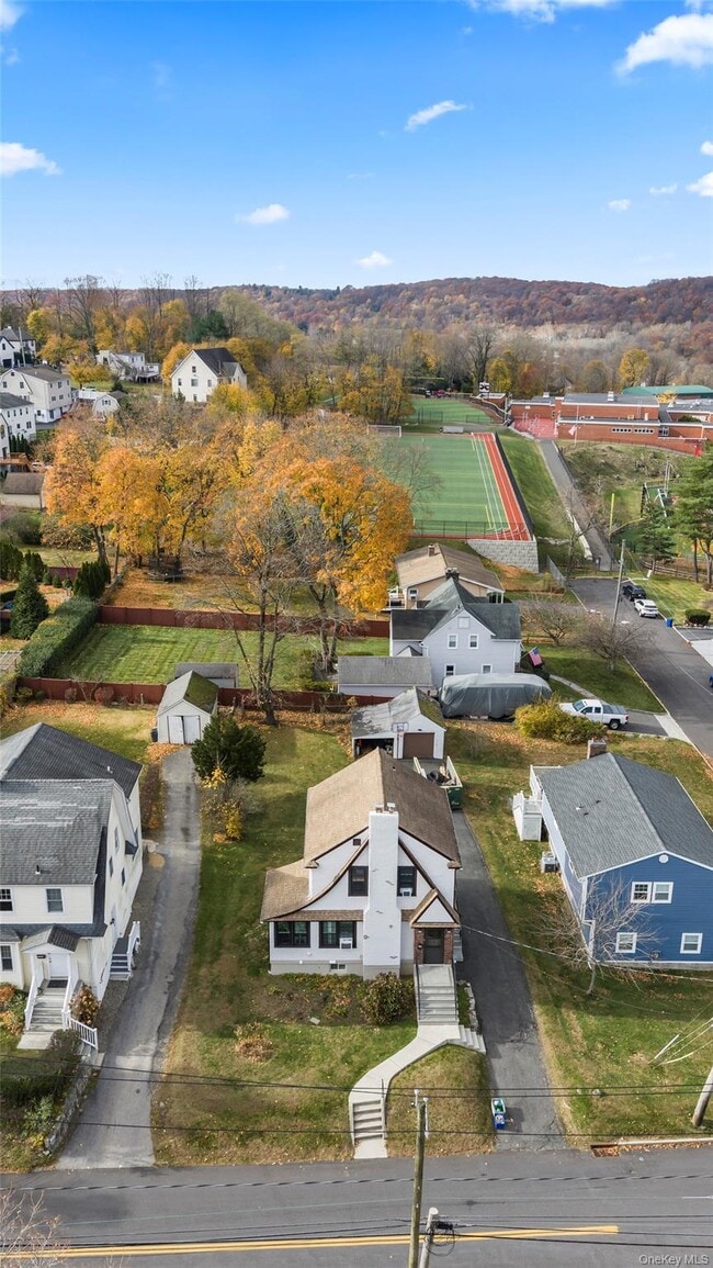 Building Photo - 58 Hartsdale Rd