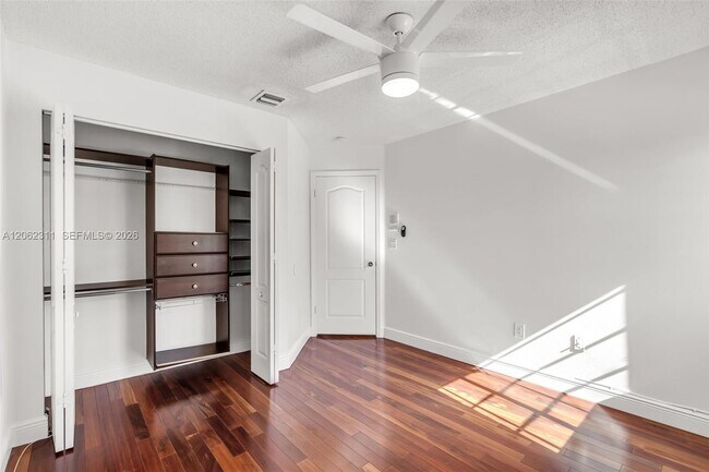Building Photo - 5160 NW 112th Ct