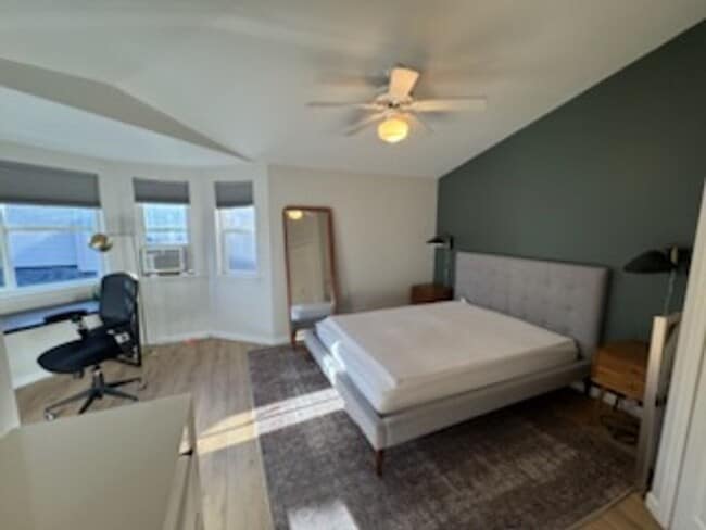 Building Photo - Greenwood Townhome 2Beds 1.5 Bath- $3,100