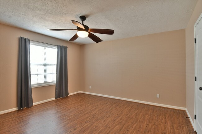 Building Photo - 809 Pecan St