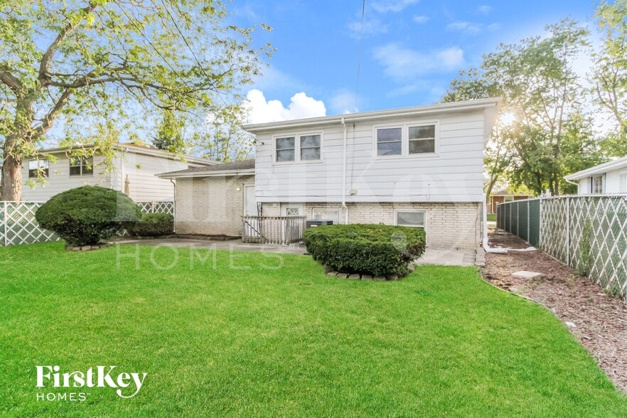 Building Photo - 17053 Grant St