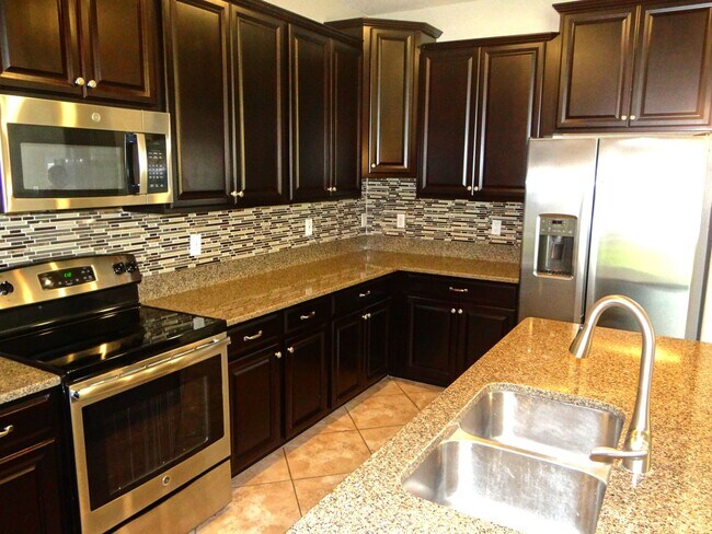 Building Photo - 4 bed, 3ba, 2 car garage home in Summerfield