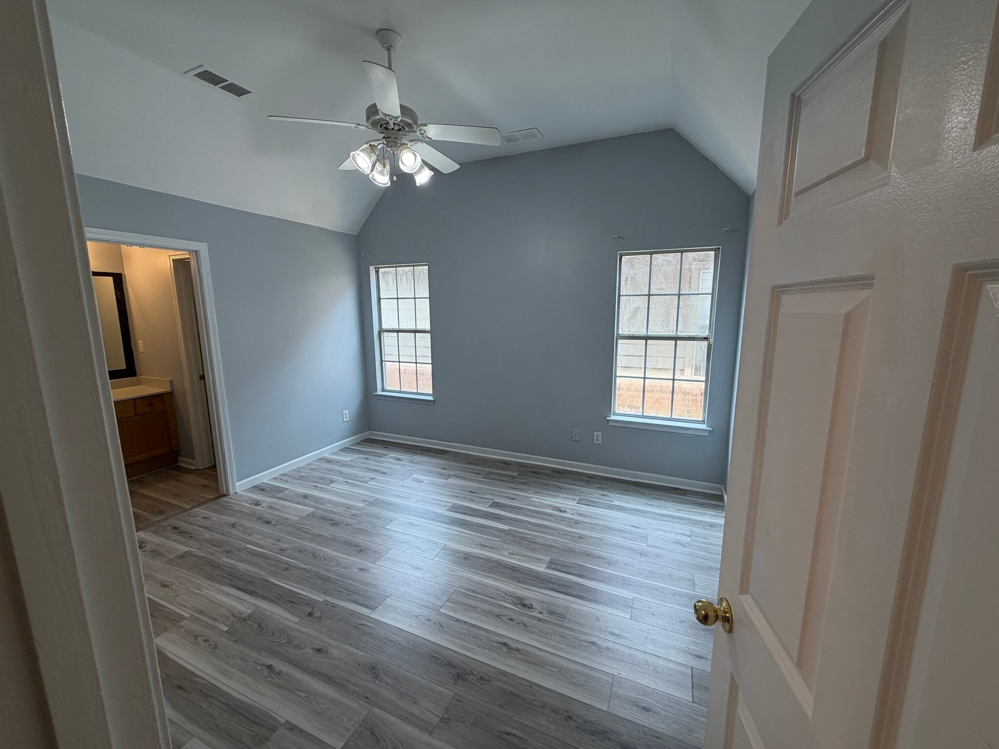 Building Photo - 7041 Kings Crown Dr