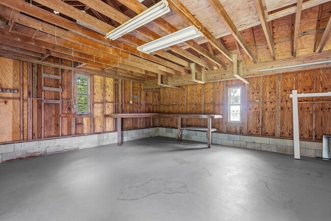 Building Photo - 118 Hope Ln