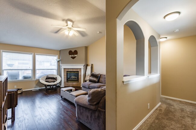 Building Photo - Modern and Updated 3bd/2b Home for Rent in...